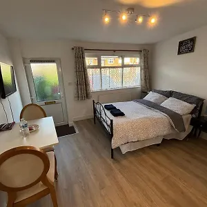  Apartment Modern & Cozy Gem - 10min To Center - Parking United Kingdom